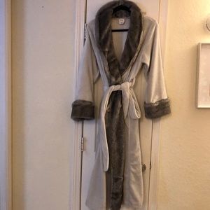 NWOT Soma Faux Fur Trim Robe
